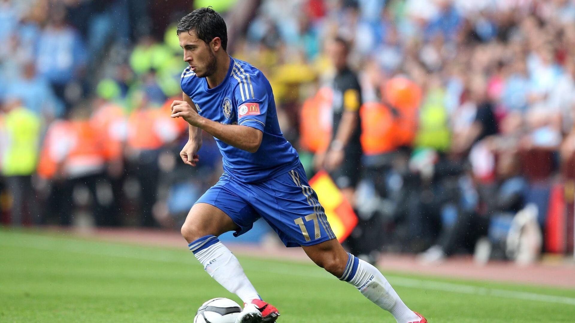 城市夜空摩托极限表演，灯光交织的极速盛宴，摩托车夜跑视频第一视角