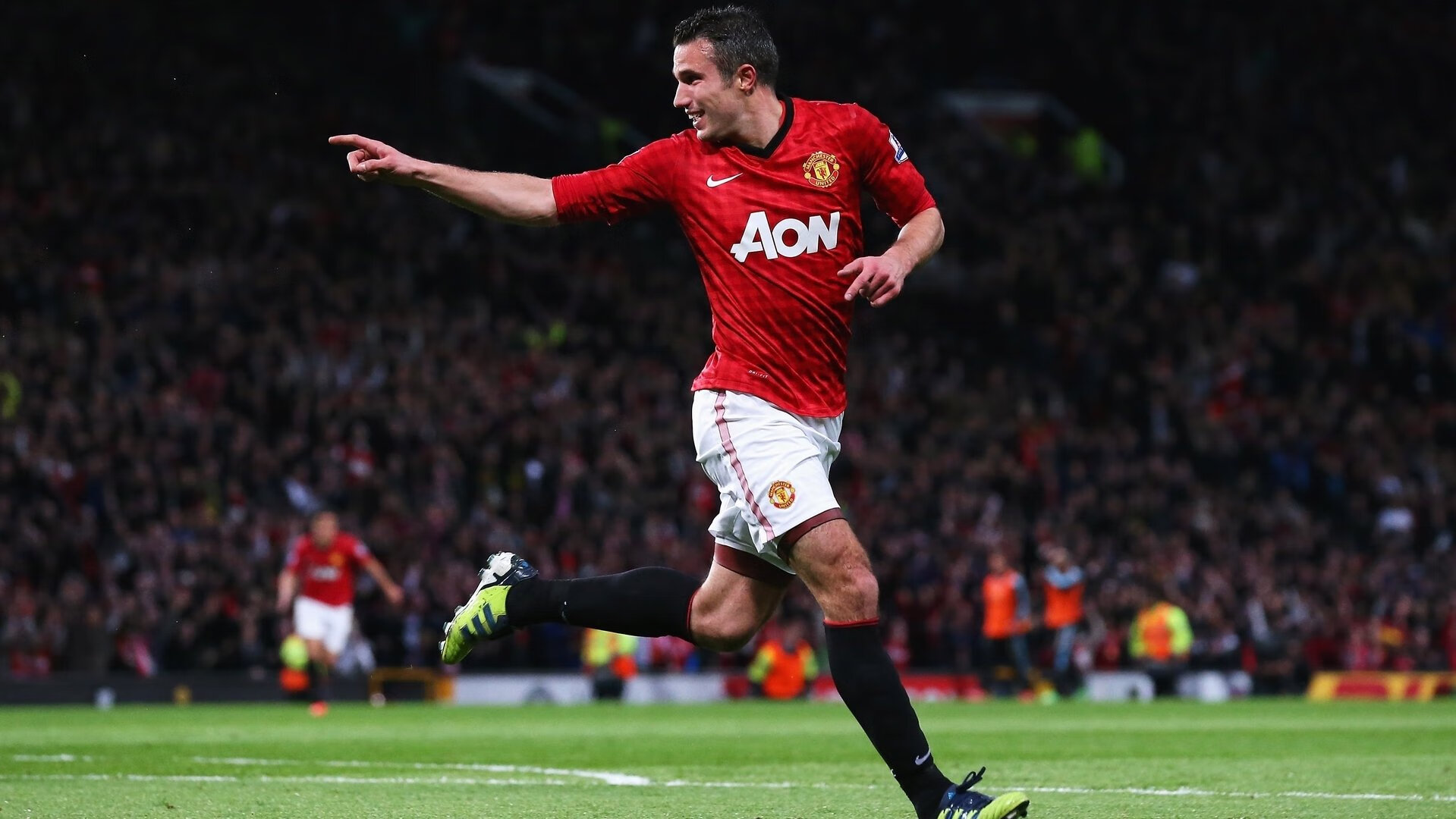 巴黎主场击败阿尔萨斯,取得三分领跑积分榜,巴黎主场在哪